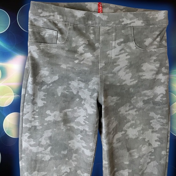 Spanx ‘Ankle Jean-ish Leggings’ in Gray “Stone Wash Camo” Size Medium - Picture 6 of 16